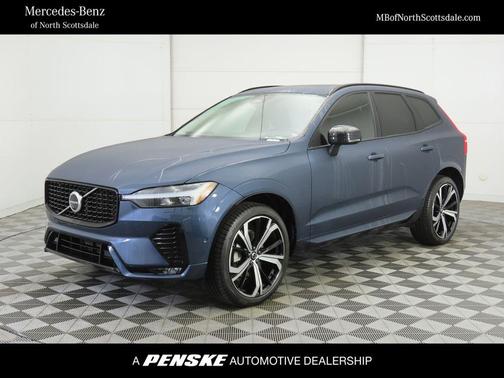 2023 Volvo XC60 B5 Ultimate Dark Theme