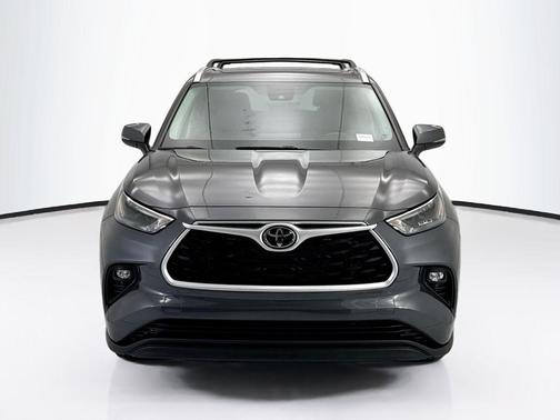 Magnetic Gray Metallic 2022 Toyota Highlander XLE