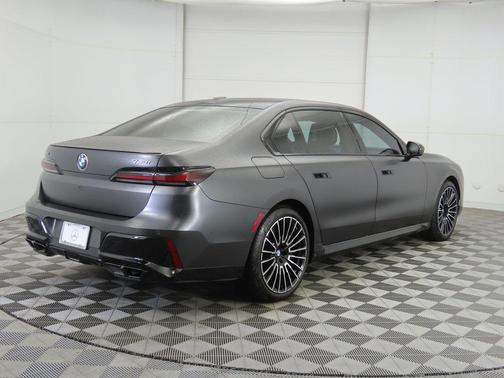 2025 BMW 760 xDrive