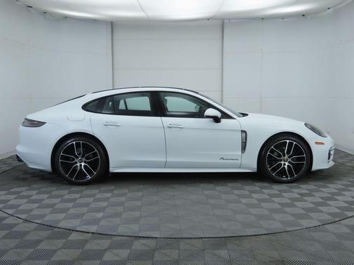 2022 Porsche Panamera Base