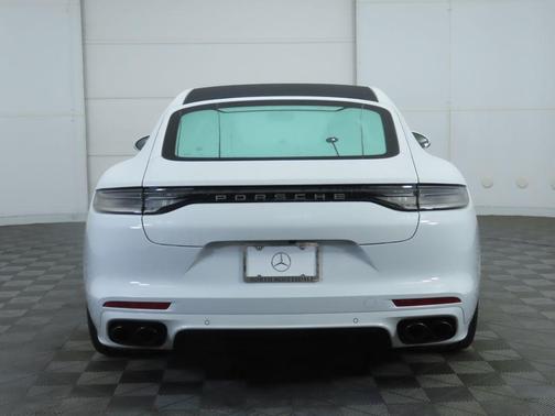 2022 Porsche Panamera Base