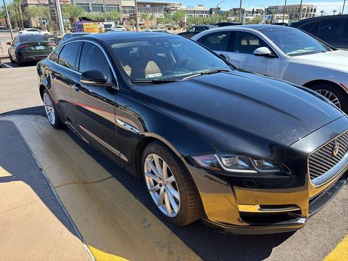 2019 Jaguar XJ R-Sport