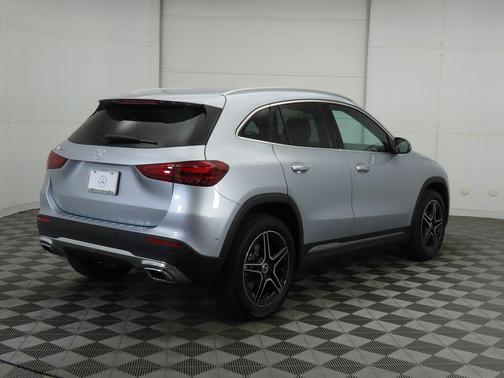 Cirrus Silver Metallic 2026 Mercedes-Benz GLA 250 4MATIC