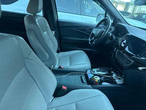 Platinum White 2022 Honda Passport AWD Elite