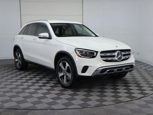 Photo 2 of 3 of 2022 Mercedes-Benz GLC 300 Base