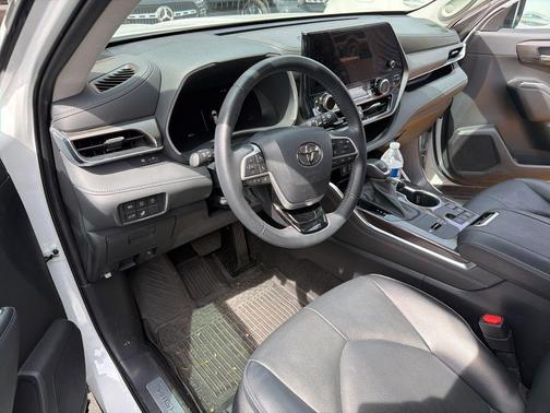 Wind Chill Pearl 2023 Toyota Highlander Limited