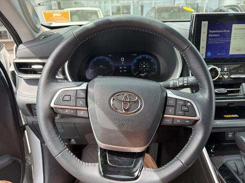Wind Chill Pearl 2023 Toyota Highlander Limited
