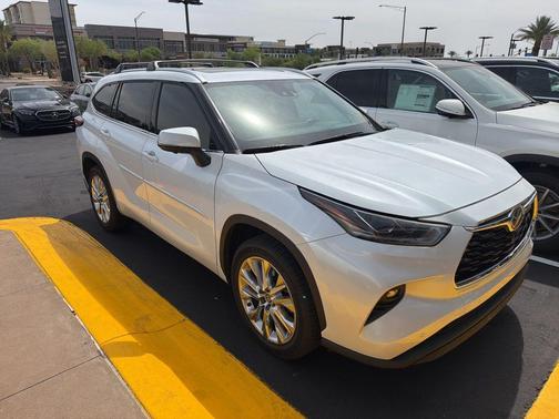 Wind Chill Pearl 2023 Toyota Highlander Limited