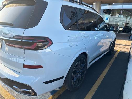 Alpine White 2024 BMW X7 xDrive40i