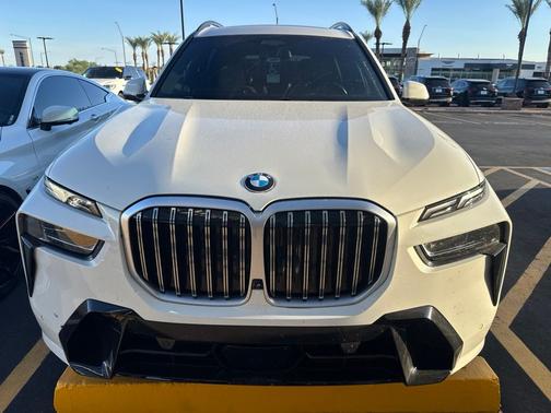 Alpine White 2024 BMW X7 xDrive40i