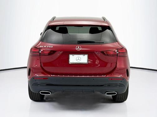 MANUFAKTUR Patagonia Red Metallic 2026 Mercedes-Benz GLA 250 4MATIC