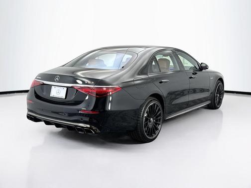 Obsidian Black Metallic 2026 Mercedes-Benz AMG S 63 E 4MATIC