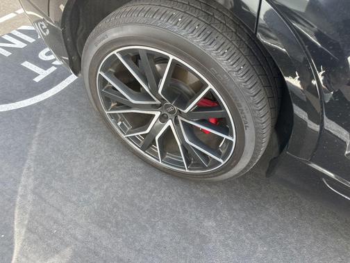 Black Metallic 2022 Audi Q8 55 Premium Plus