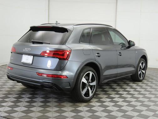 2022 Audi Q5 45 S line Premium Plus