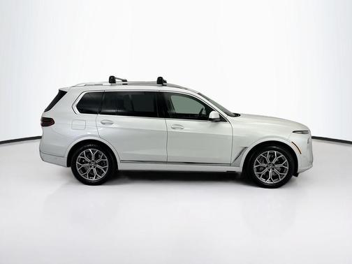 Mineral White Metallic 2024 BMW X7 xDrive40i