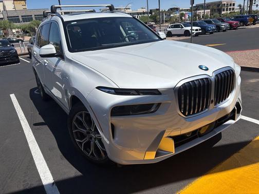 Mineral White Metallic 2024 BMW X7 xDrive40i
