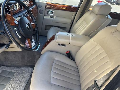 Silver 2009 Rolls-Royce Phantom VI