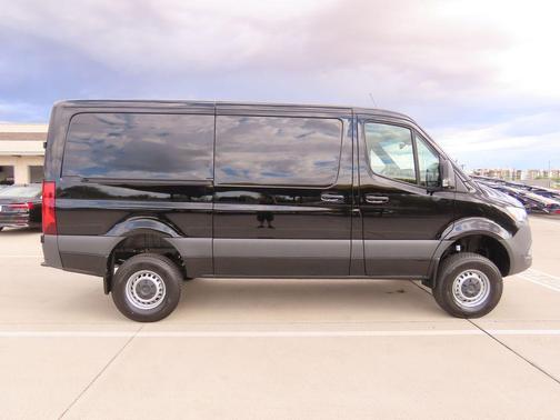2025 Mercedes-Benz Sprinter 2500 Standard Roof