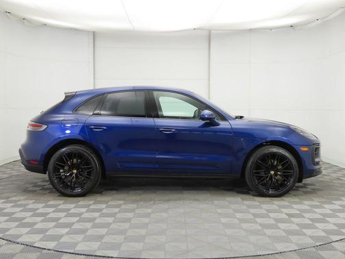 2022 Porsche Macan Base