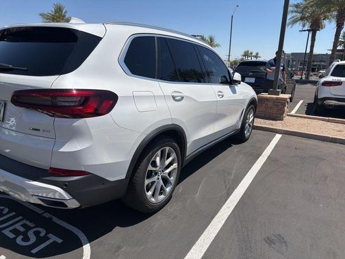 Mineral White Metallic 2021 BMW X5 xDrive40i