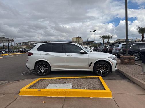 2022 BMW X5 M50i