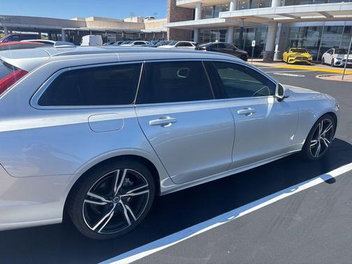 Bright Silver Metallic 2019 Volvo V90 T6 R-Design