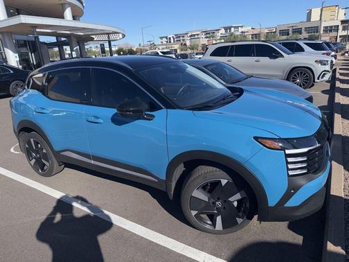 2025 Nissan Kicks SR