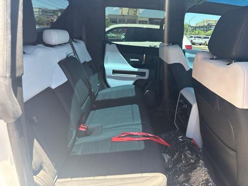 Interstellar White 2023 GMC HUMMER EV Pickup 3X