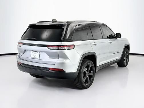 Silver 2023 Jeep Grand Cherokee Altitude X
