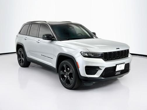 Silver 2023 Jeep Grand Cherokee Altitude X