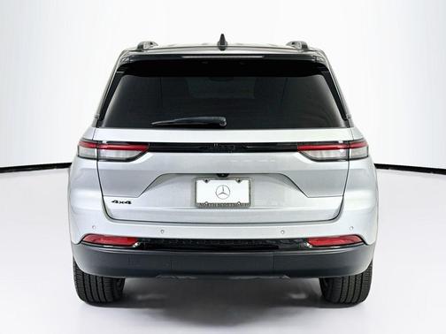 Silver 2023 Jeep Grand Cherokee Altitude X