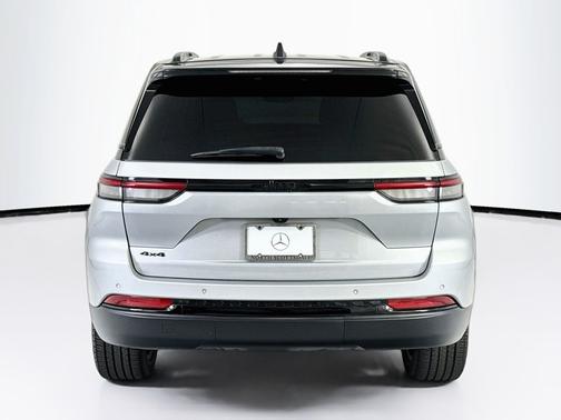 Silver 2023 Jeep Grand Cherokee Altitude X