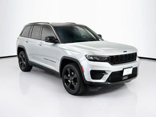 Silver 2023 Jeep Grand Cherokee Altitude X