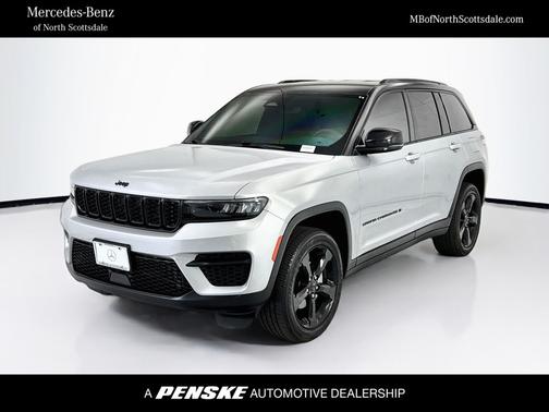 Silver 2023 Jeep Grand Cherokee Altitude X