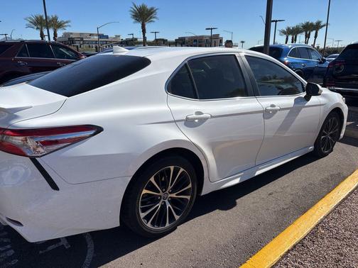 2020 Toyota Camry SE