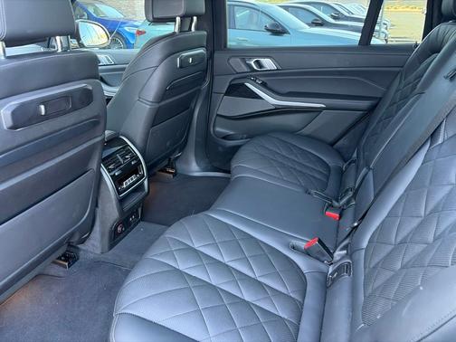 Green Metallic 2024 BMW X7 xDrive40i