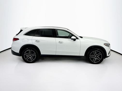MANUFAKTUR Moonlight White Metallic 2026 Mercedes-Benz GLC 300 4MATIC