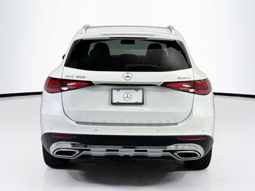 MANUFAKTUR Moonlight White Metallic 2026 Mercedes-Benz GLC 300 4MATIC