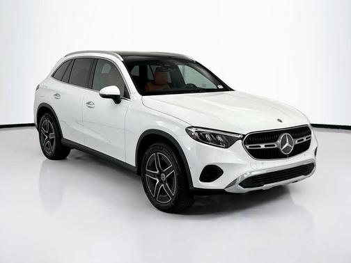 MANUFAKTUR Moonlight White Metallic 2026 Mercedes-Benz GLC 300 4MATIC