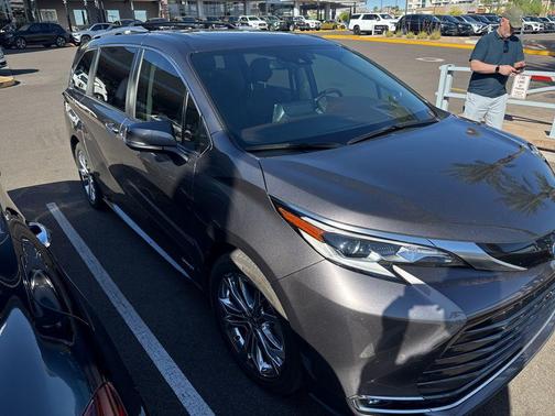2021 Toyota Sienna Platinum 7 Passenger
