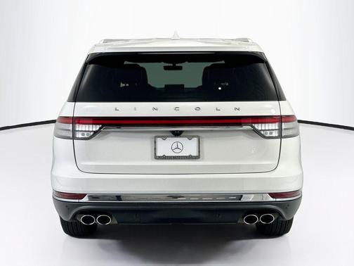 Pristine White Metallic Tri-Coat 2023 Lincoln Aviator Reserve