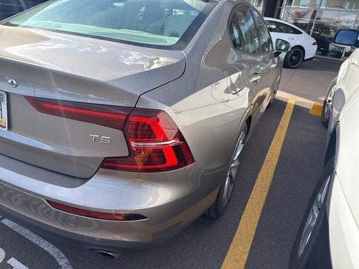 2019 Volvo S60 T5 Momentum