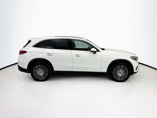 Polar White 2026 Mercedes-Benz GLC 300 Base