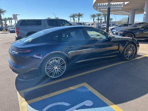 2019 Porsche Panamera GTS