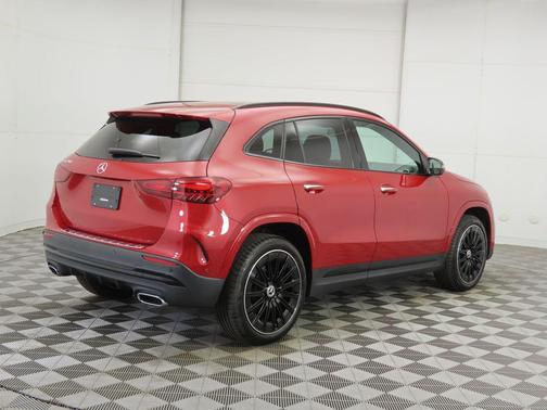 MANUFAKTUR Patagonia Red Metallic 2026 Mercedes-Benz GLA 250 4MATIC