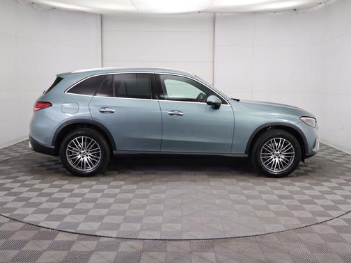 2026 Mercedes-Benz GLC 300 4MATIC
