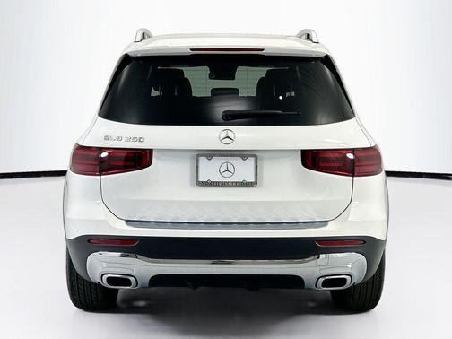 Polar White 2026 Mercedes-Benz GLB 250 Base