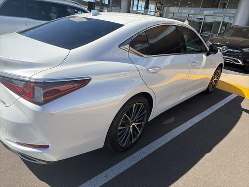 Eminent White Pearl 2023 Lexus ES 350 Base