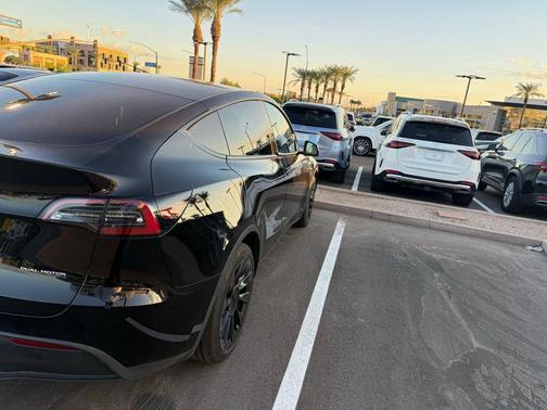 2023 Tesla Model Y Long Range Dual Motor All-Wheel Drive
