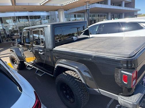 2022 Jeep Gladiator Overland